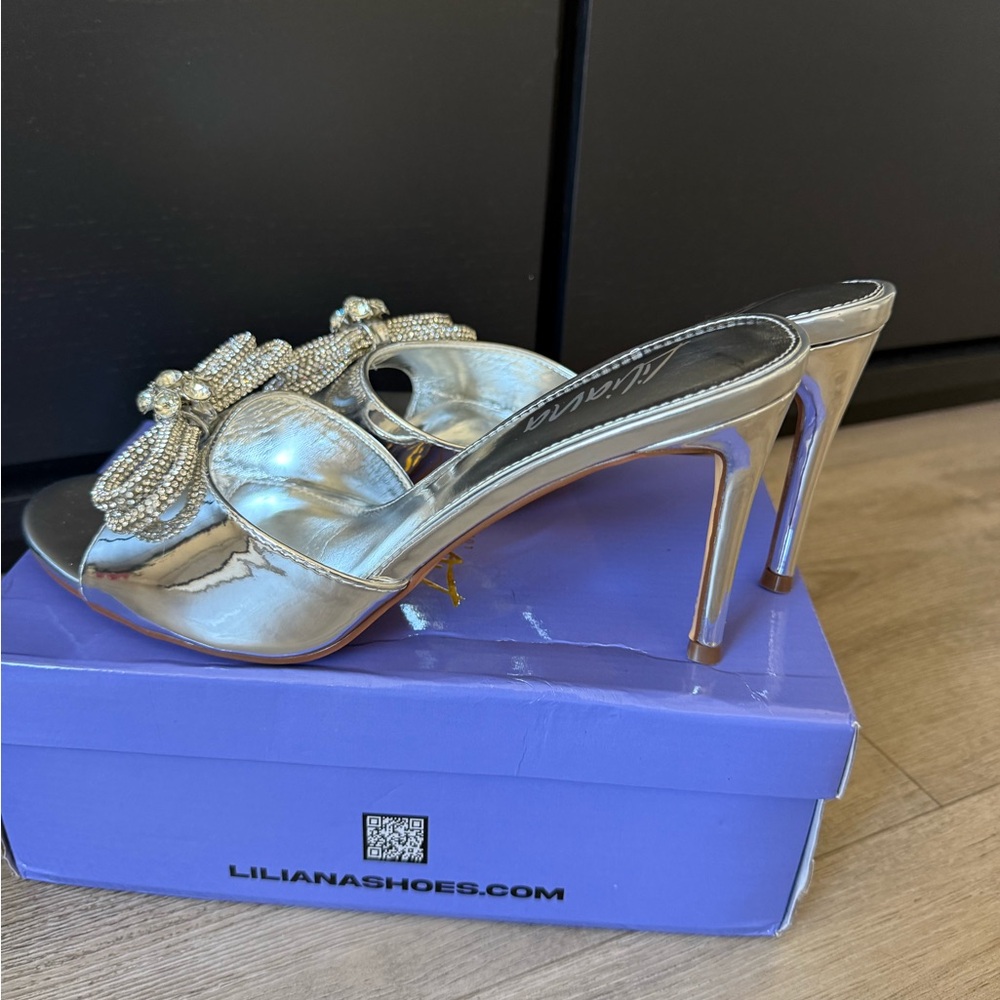 NWT Liliana Los Angeles: Zaha-4 in Silver - Picture 6 of 10